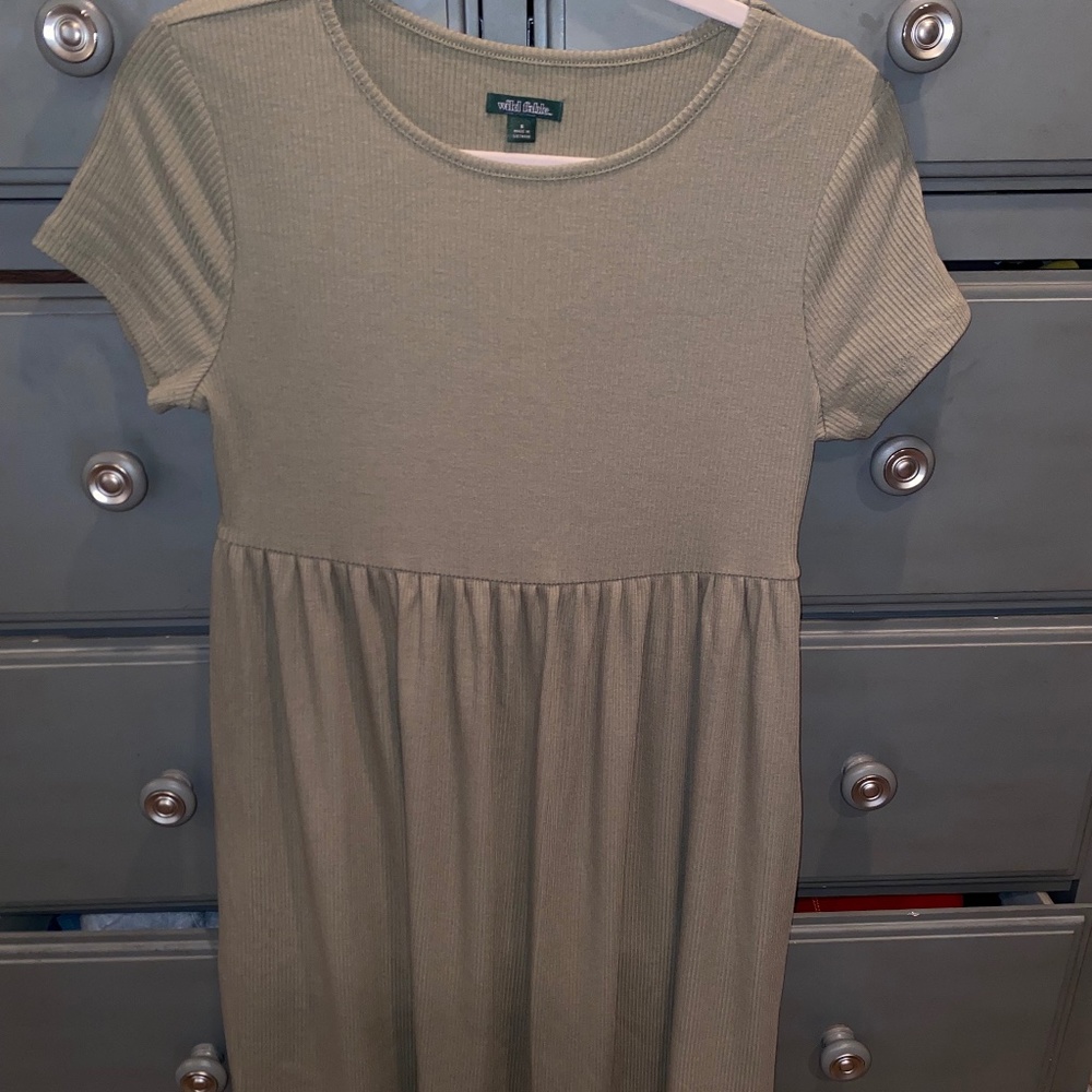SHORT SLEEVE GREEN DRESS